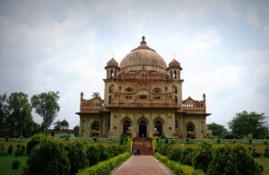 Read more about the article Delve into Lucknow’s Bygone Eras: Top Historic Sites to Explore