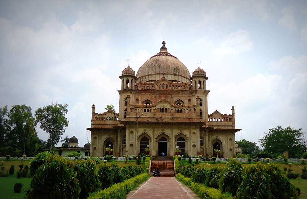 You are currently viewing Delve into Lucknow’s Bygone Eras: Top Historic Sites to Explore